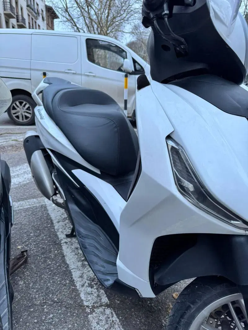 Piaggio Beverly 300 S ABS-ASR (2021 - 25) (2)