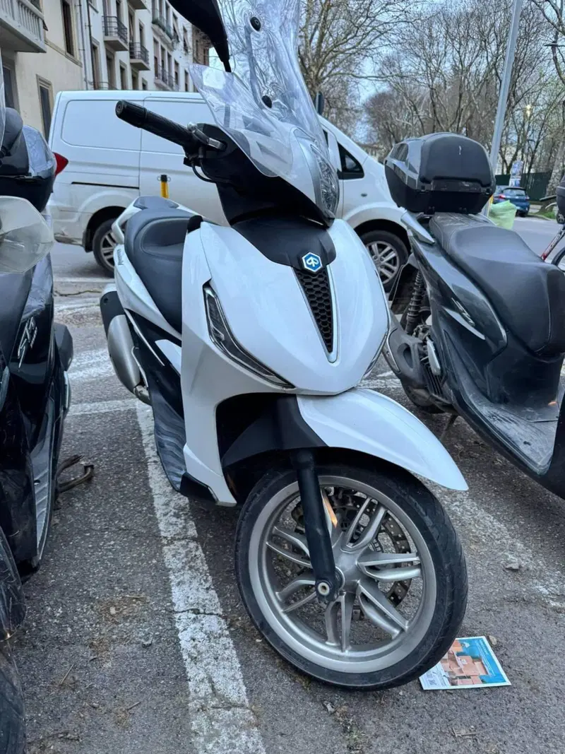 Piaggio Beverly 300 S ABS-ASR (2021 - 25) (5)