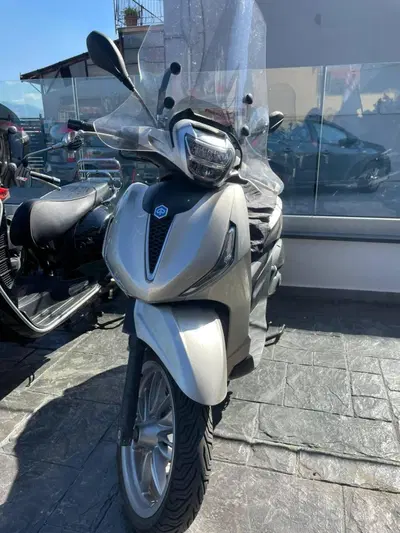 Piaggio Beverly 300 S (2021) usata