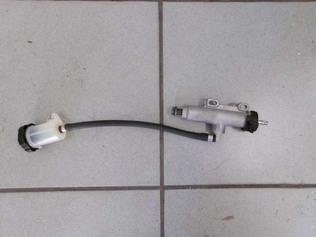 POMPA FRENI BRACCIO OSCILLANTE PIAGGIO MP3 350 SPO