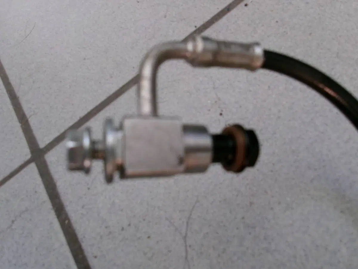 TUBO COLLEGAMENTO AMMORTIZZATORI PIAGGIO MP3 350 S (2)