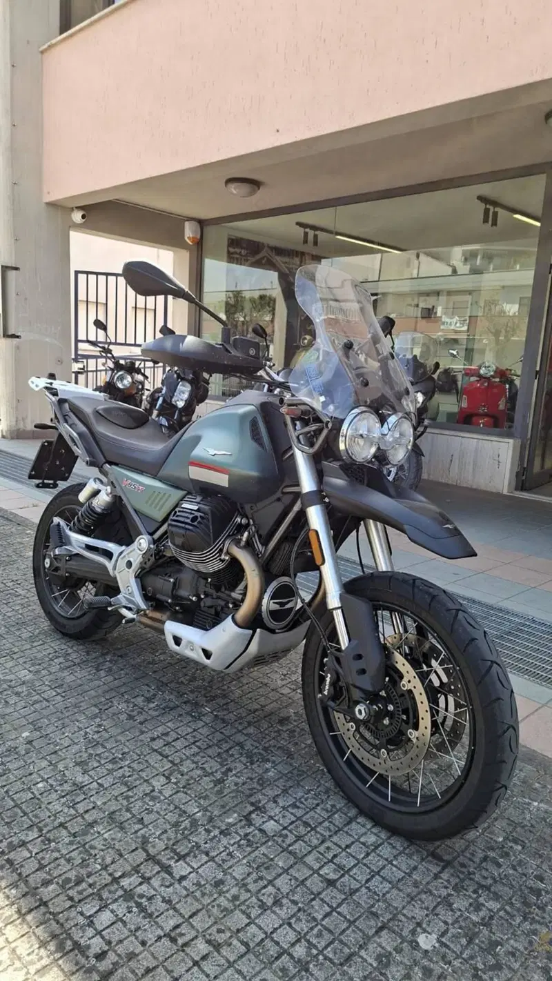 Moto Guzzi V85 TT (2021 - 23) (2)
