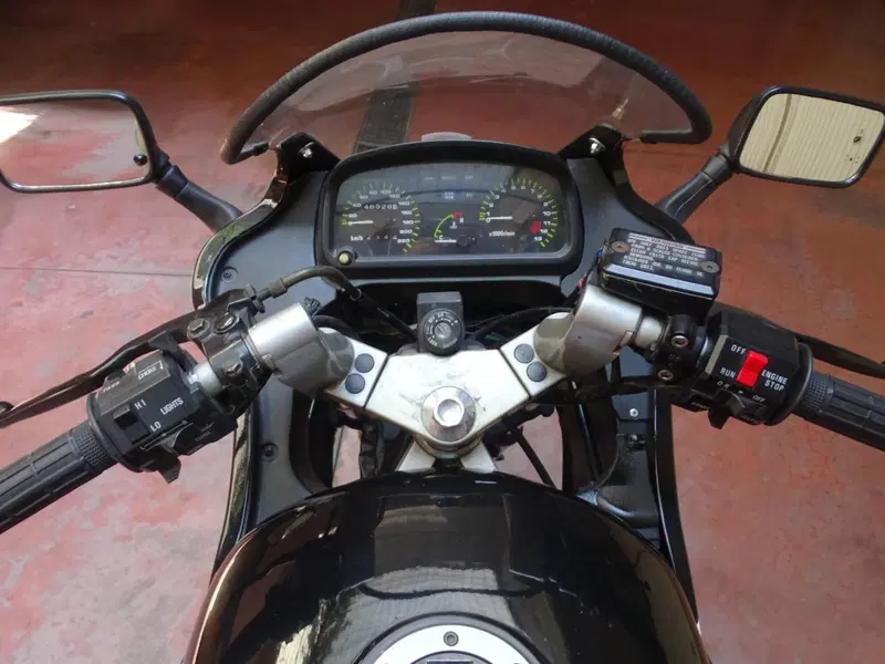 Kawasaki GPz 500 S (4)