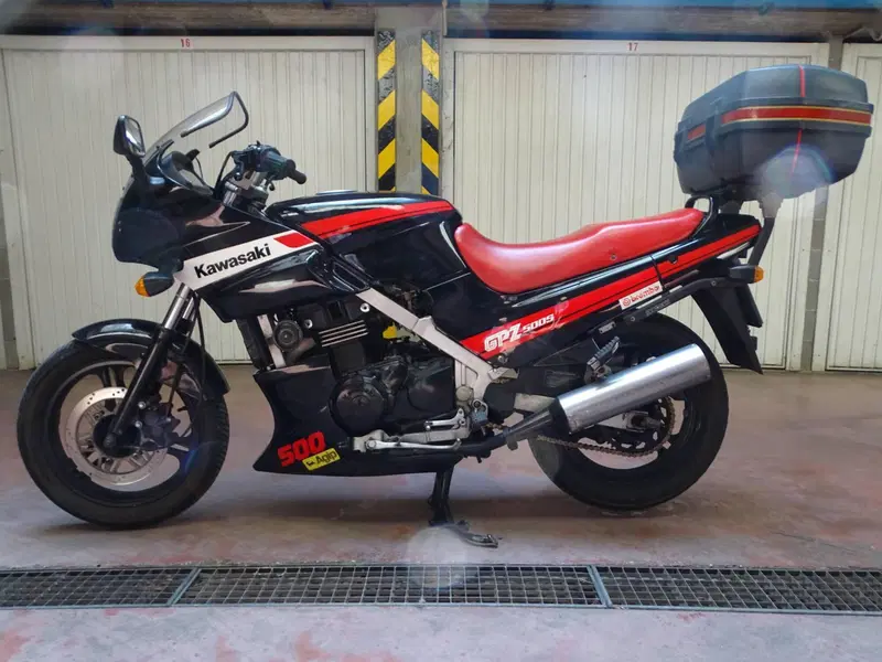 Kawasaki GPz 500 S (3)