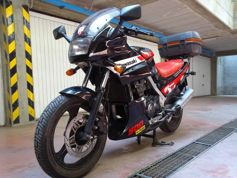 Kawasaki GPz 500 S (2)