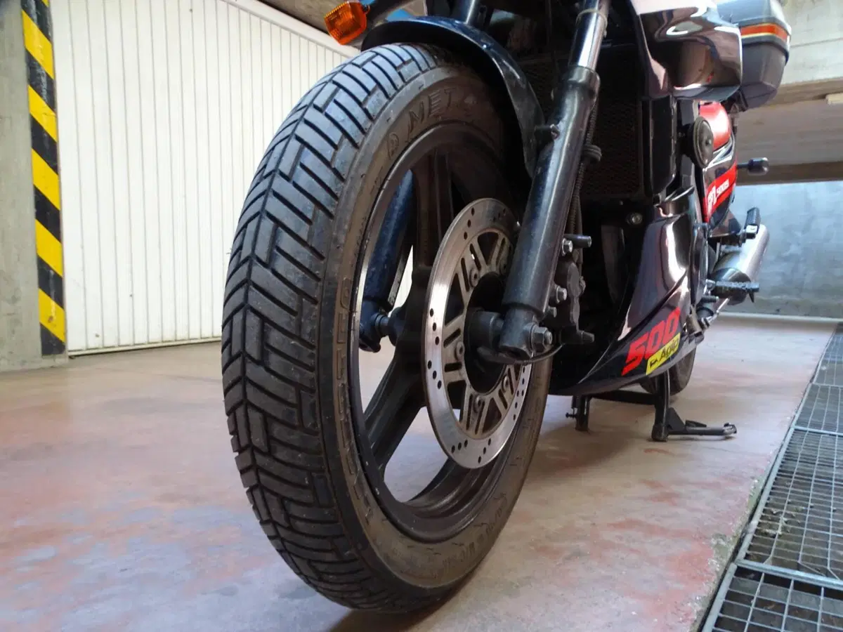 Kawasaki GPz 500 S (9)