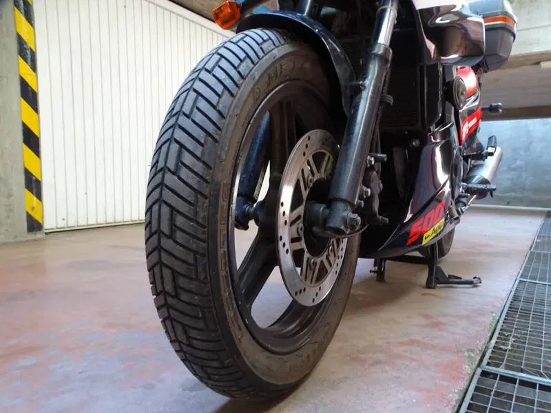 Kawasaki GPz 500 S (9)