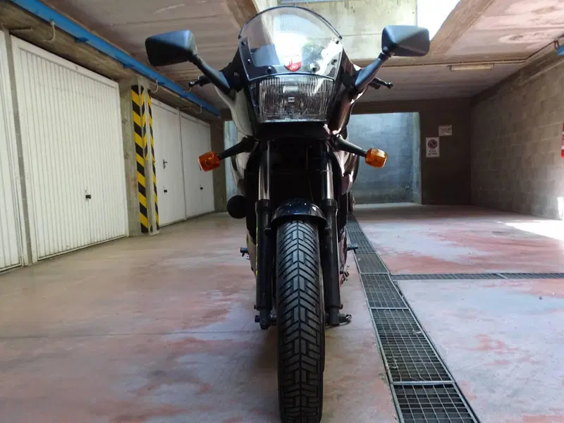 Kawasaki GPz 500 S (7)