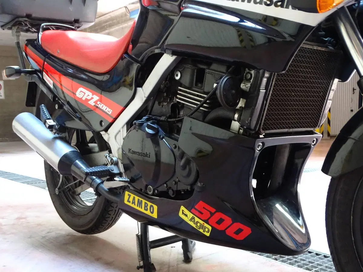 Kawasaki GPz 500 S (15)
