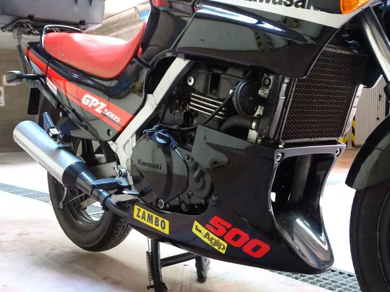 Kawasaki GPz 500 S (15)