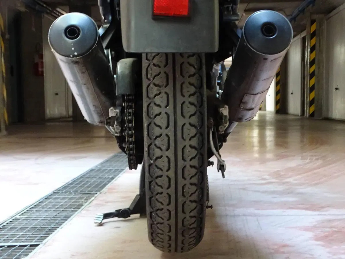 Kawasaki GPz 500 S (13)