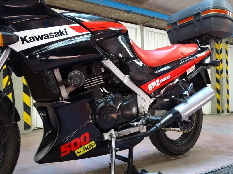 Kawasaki GPz 500 S (10)