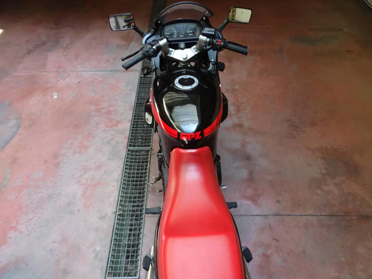 Kawasaki GPz 500 S (16)