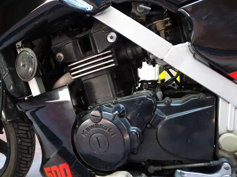 Kawasaki GPz 500 S (11)