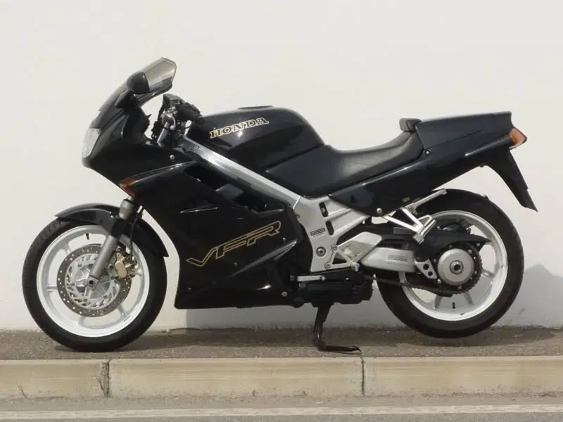 Honda VFR 750 F (2)