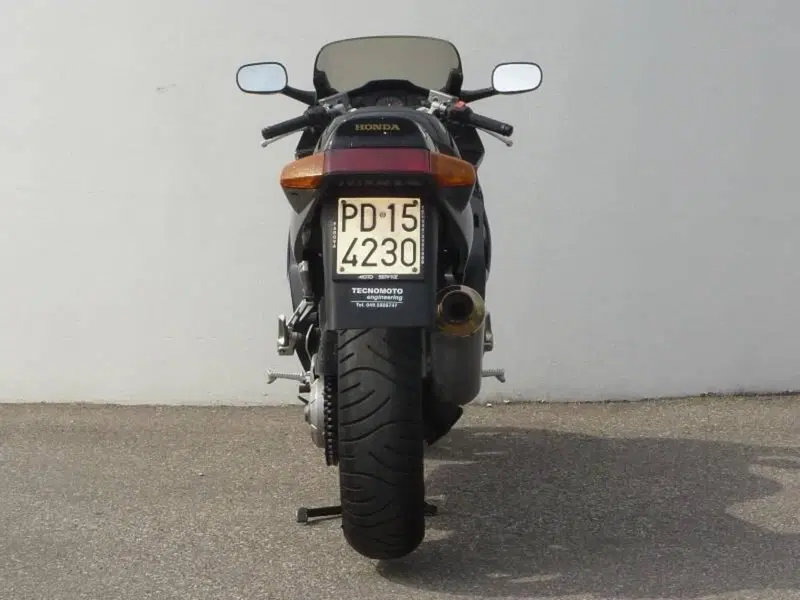 Honda VFR 750 F (3)