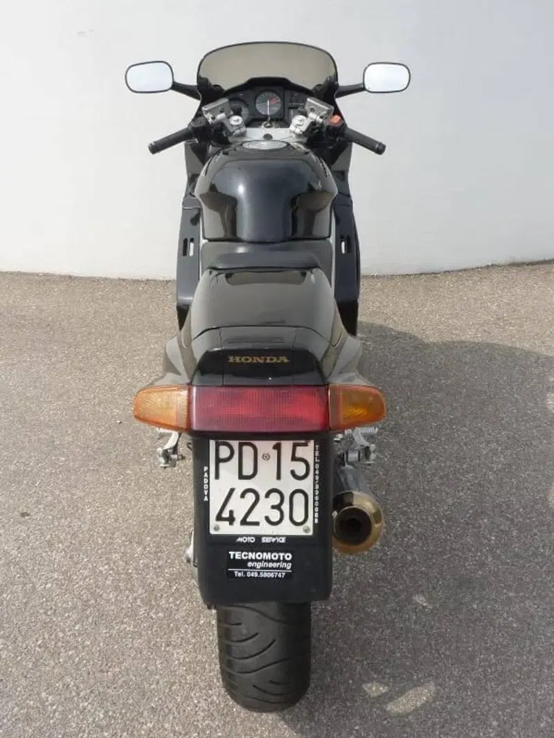 Honda VFR 750 F (4)