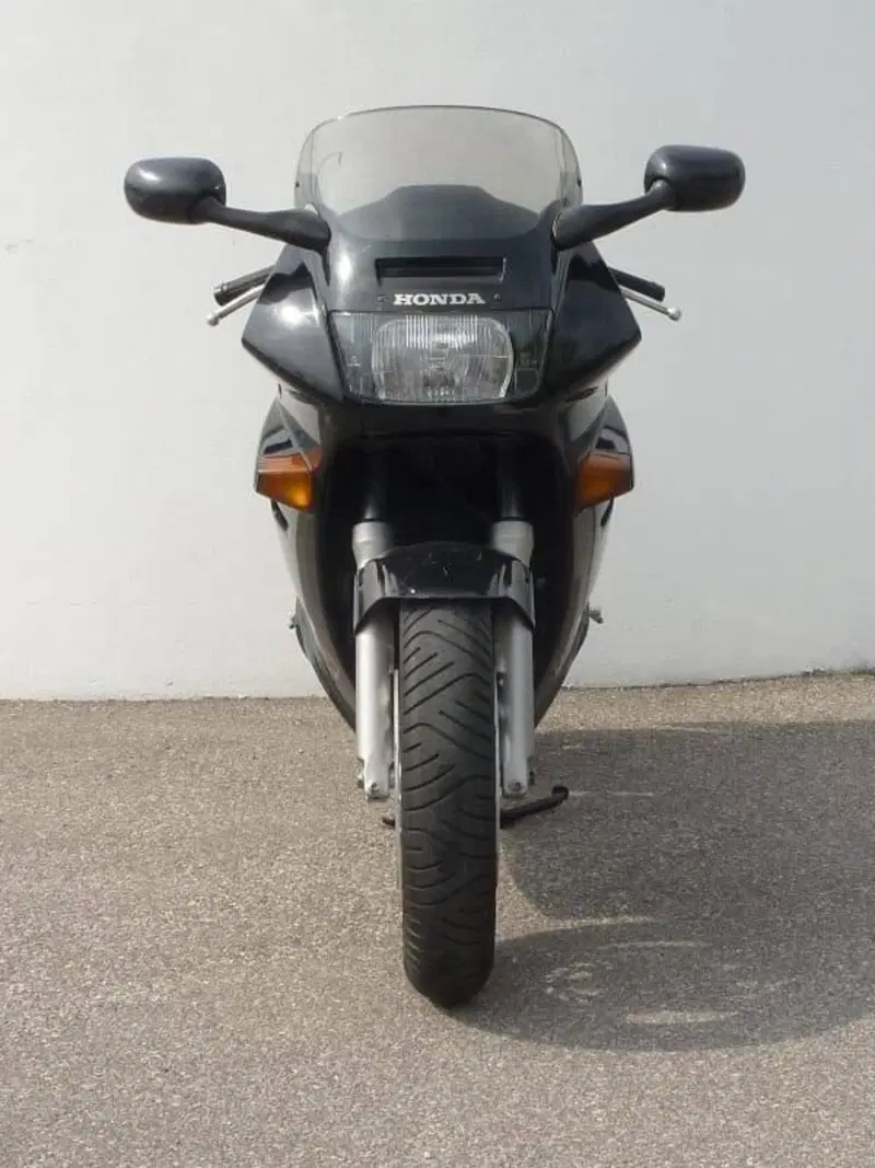 Honda VFR 750 F (5)