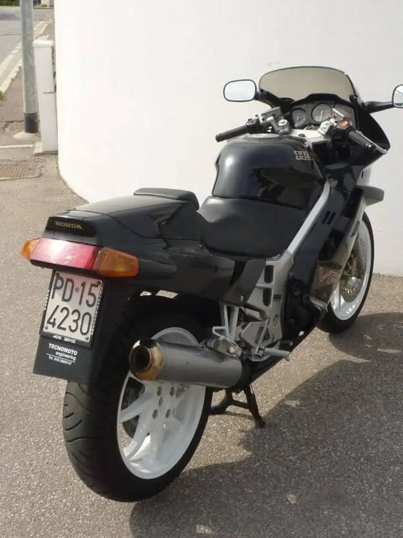 Honda VFR 750 F (7)