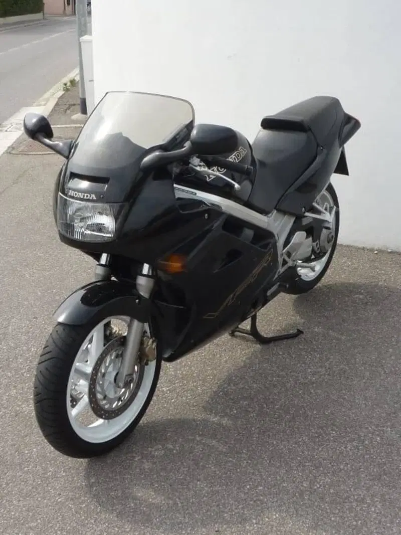 Honda VFR 750 F (9)