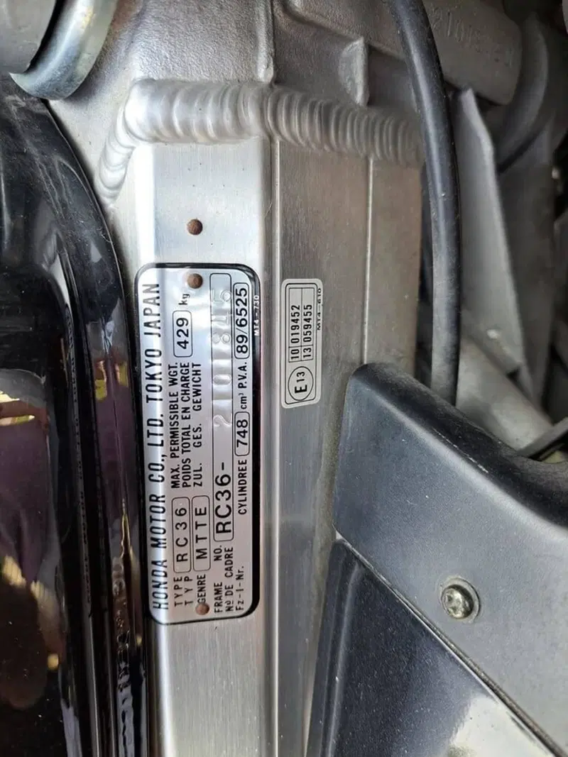 Honda VFR 750 F (11)