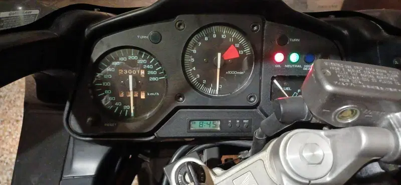 Honda VFR 750 F (12)