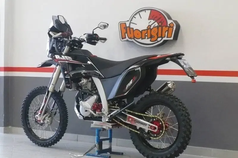 AJP PR7 650 Adventure (2025 - 26) (4)