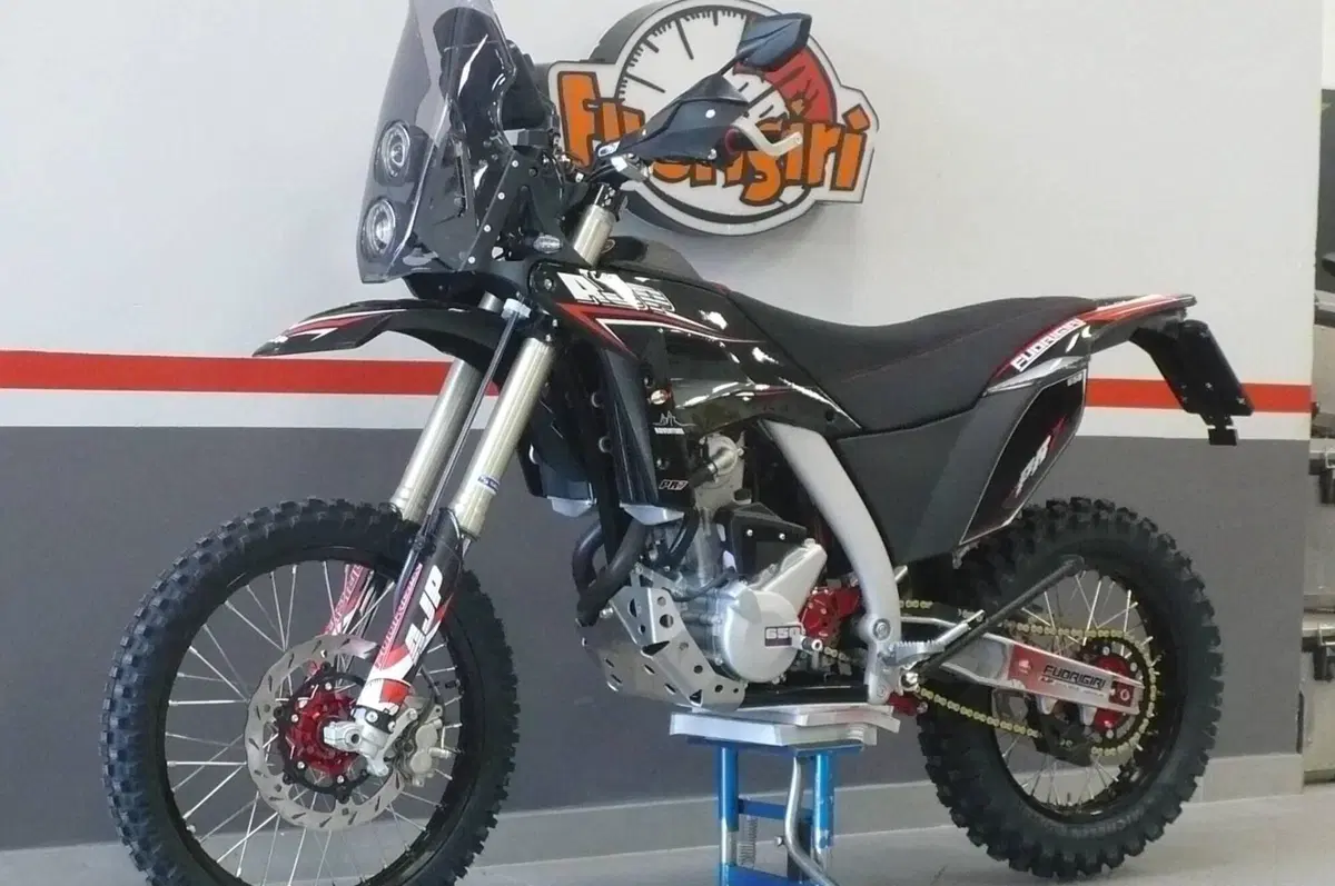 AJP PR7 650 Adventure (2025 - 26) (7)