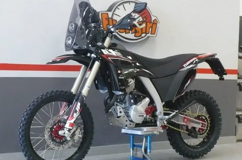 AJP PR7 650 Adventure (2025 - 26) (7)