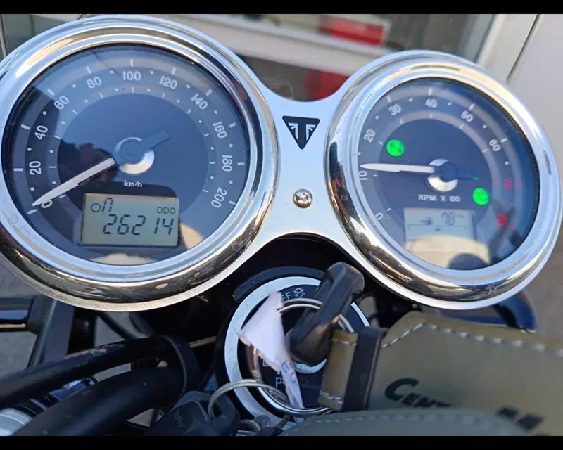 Triumph Bonneville T120 (2016 - 20) (5)