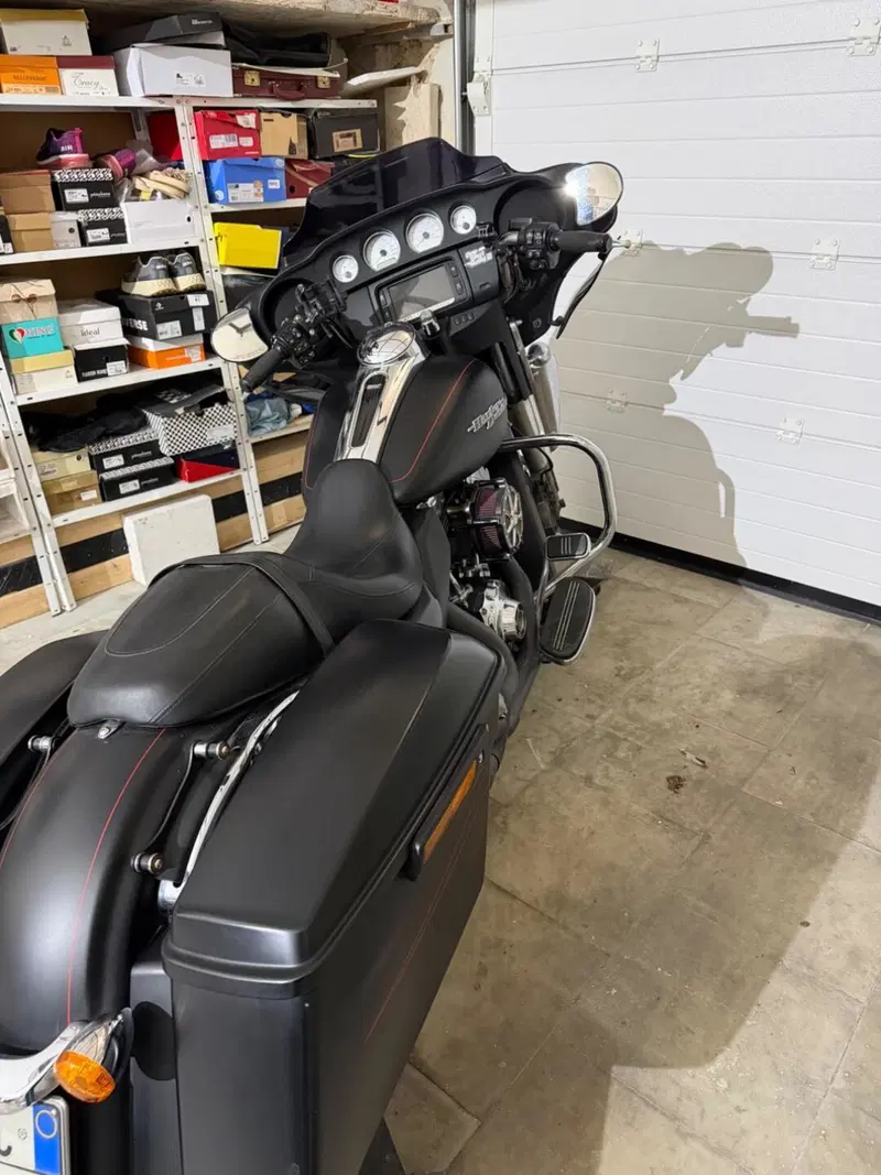 Harley-Davidson 1690 Street Glide Special (2014 - 16) - FLHX (4)