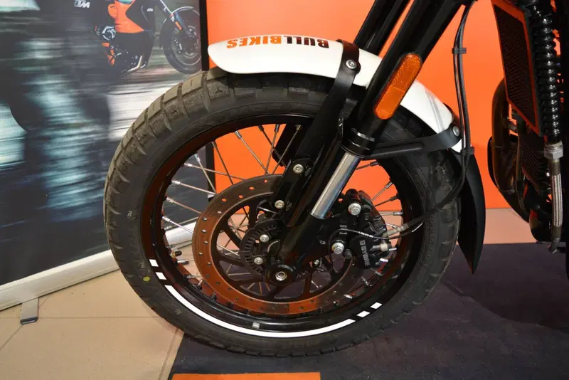 Royal Enfield Bear 650 (2025 - 26) (17)