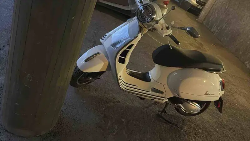 Vespa GTS 300 Super (2023 - 24) (3)