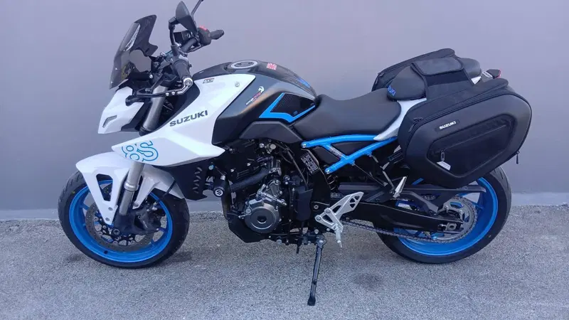 Suzuki GSX-8S (2023 - 24) (4)