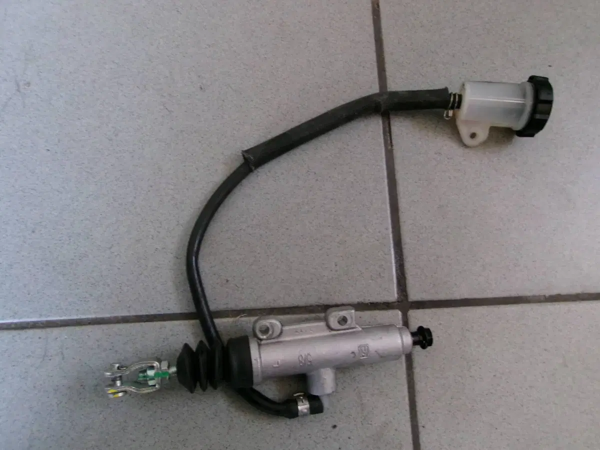POMPA FRENO POSTERIORE PIAGGIO MP3 350 SPORT (2)