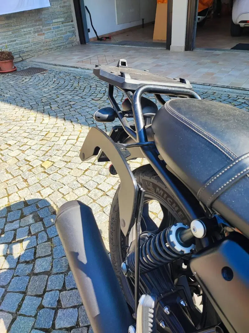 Moto Guzzi V7 III Stone (2017 - 20) (3)