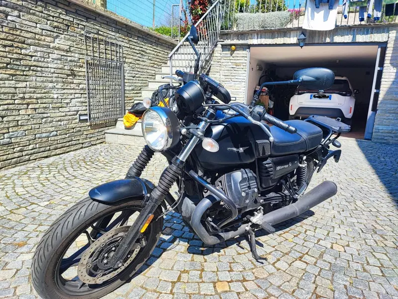 Moto Guzzi V7 III Stone (2017 - 20) (5)