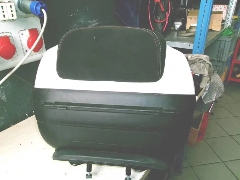 BAULETTO 37 LT COMPLETO DI PIASTRE PIAGGIO MP3 350