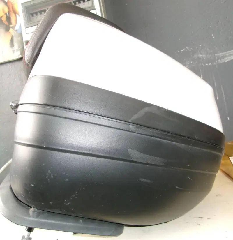 BAULETTO 37 LT COMPLETO DI PIASTRE PIAGGIO MP3 350 (4)