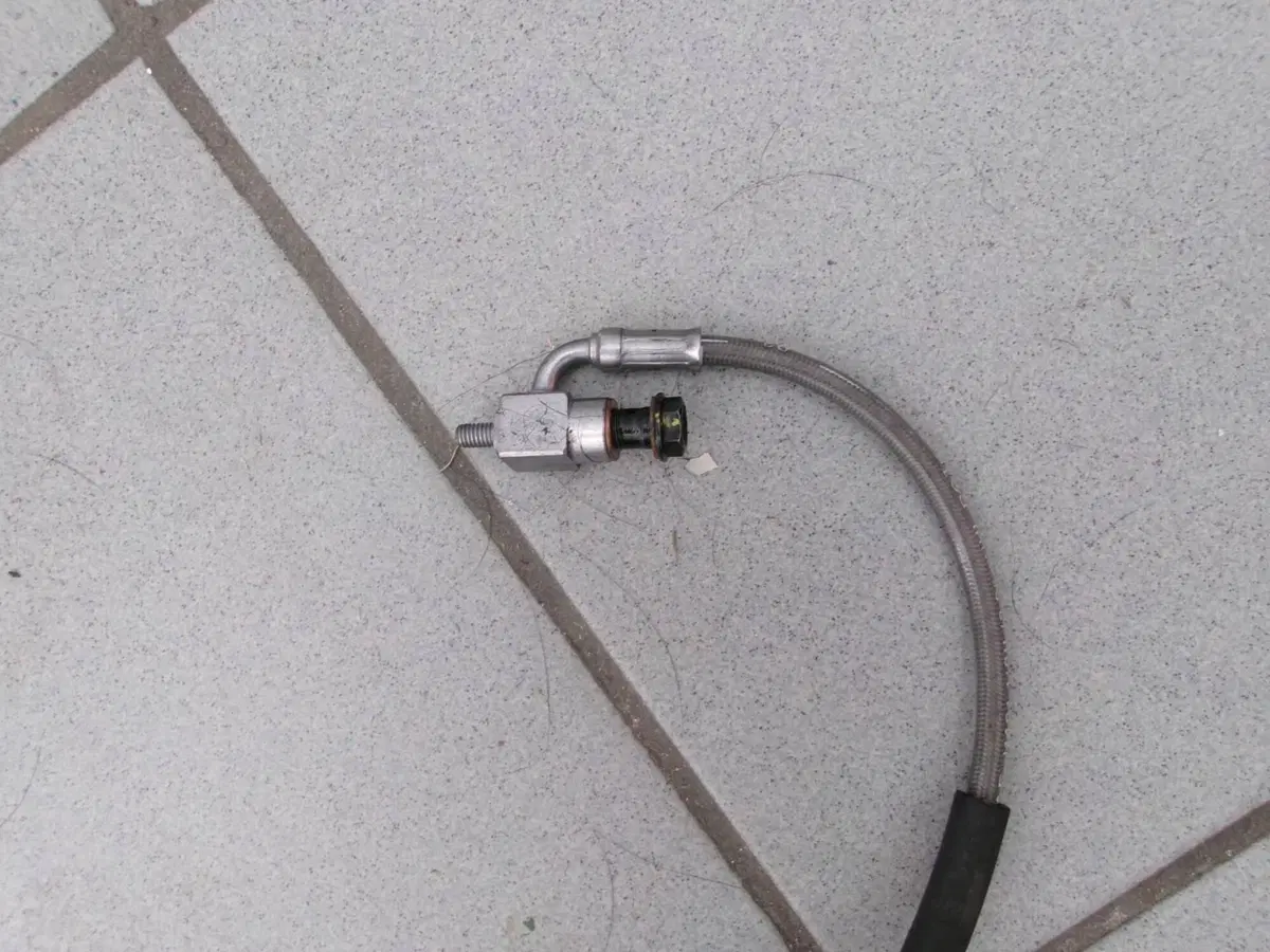 TUBO FRENO (13) DA MODULO ABS A BRACCIO DESTRO PIA Piaggio (2)