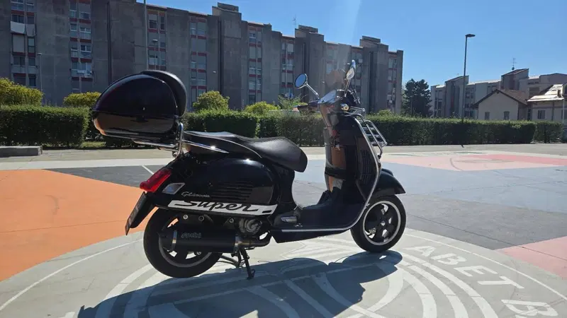 Vespa GTS 300 Super (2008 - 16) (4)