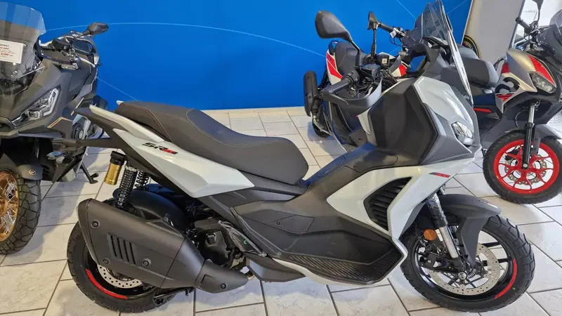 Aprilia SR GT 400 (2026) (2)