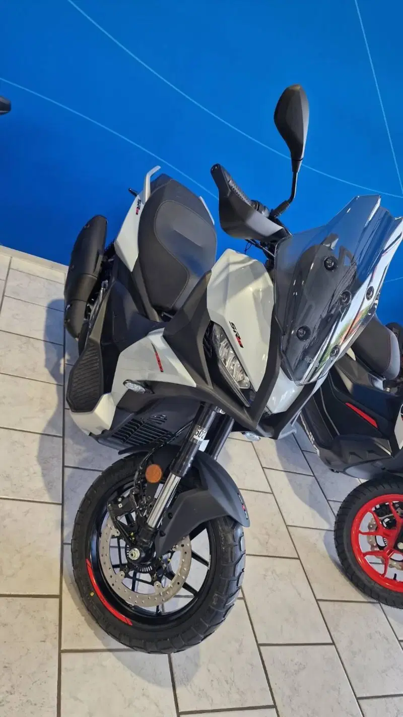 Aprilia SR GT 400 (2026) (5)