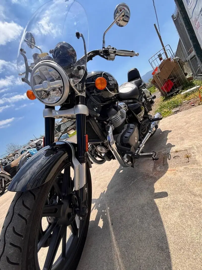 Royal Enfield Super Meteor 650 (2023 - 26) (4)