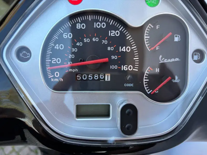 Vespa GTS 300 (2010 - 14) (3)