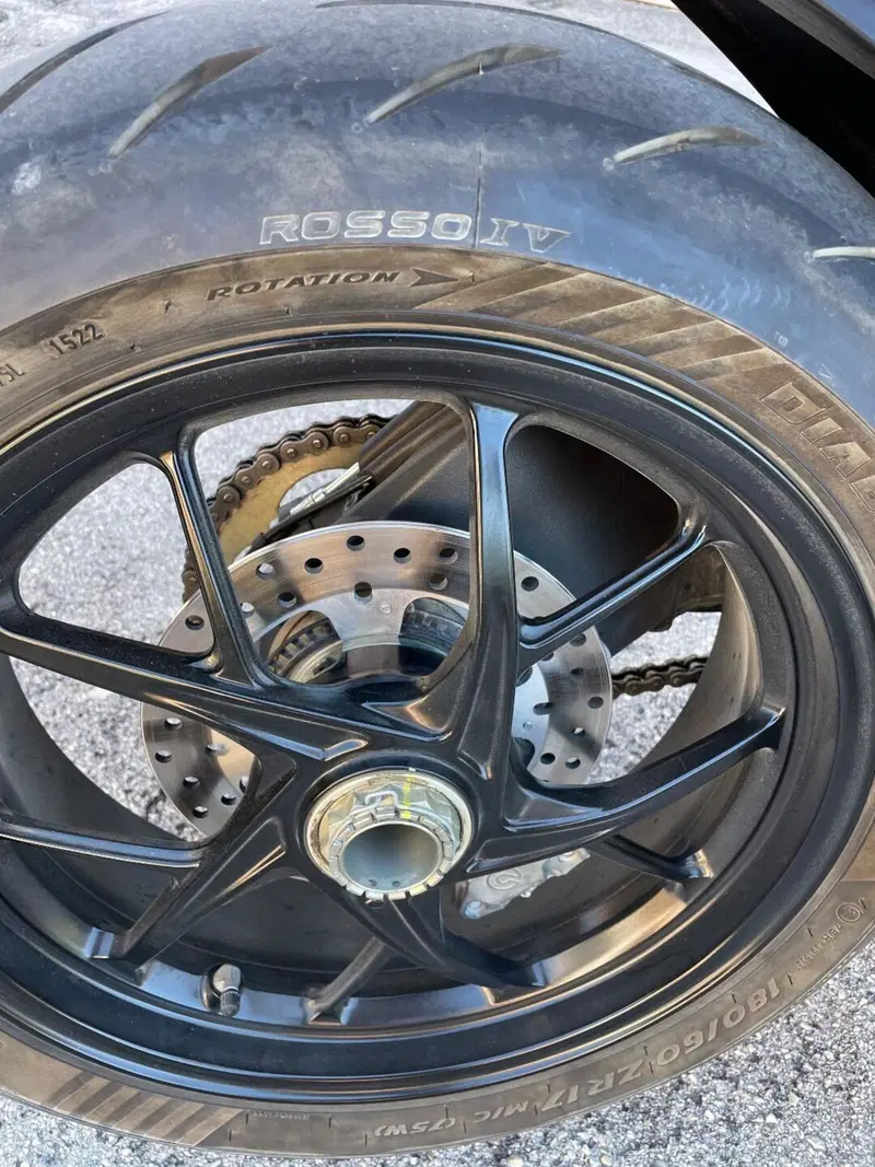 Ducati Streetfighter V2 (2022 - 24) (5)