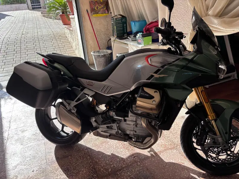 Moto Guzzi V100 Mandello S (2022 - 24) (2)