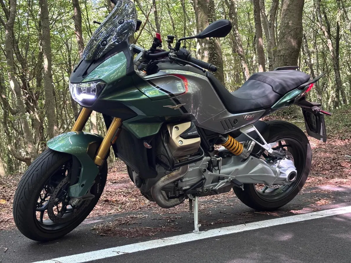 Moto Guzzi V100 Mandello S (2022 - 24) (6)