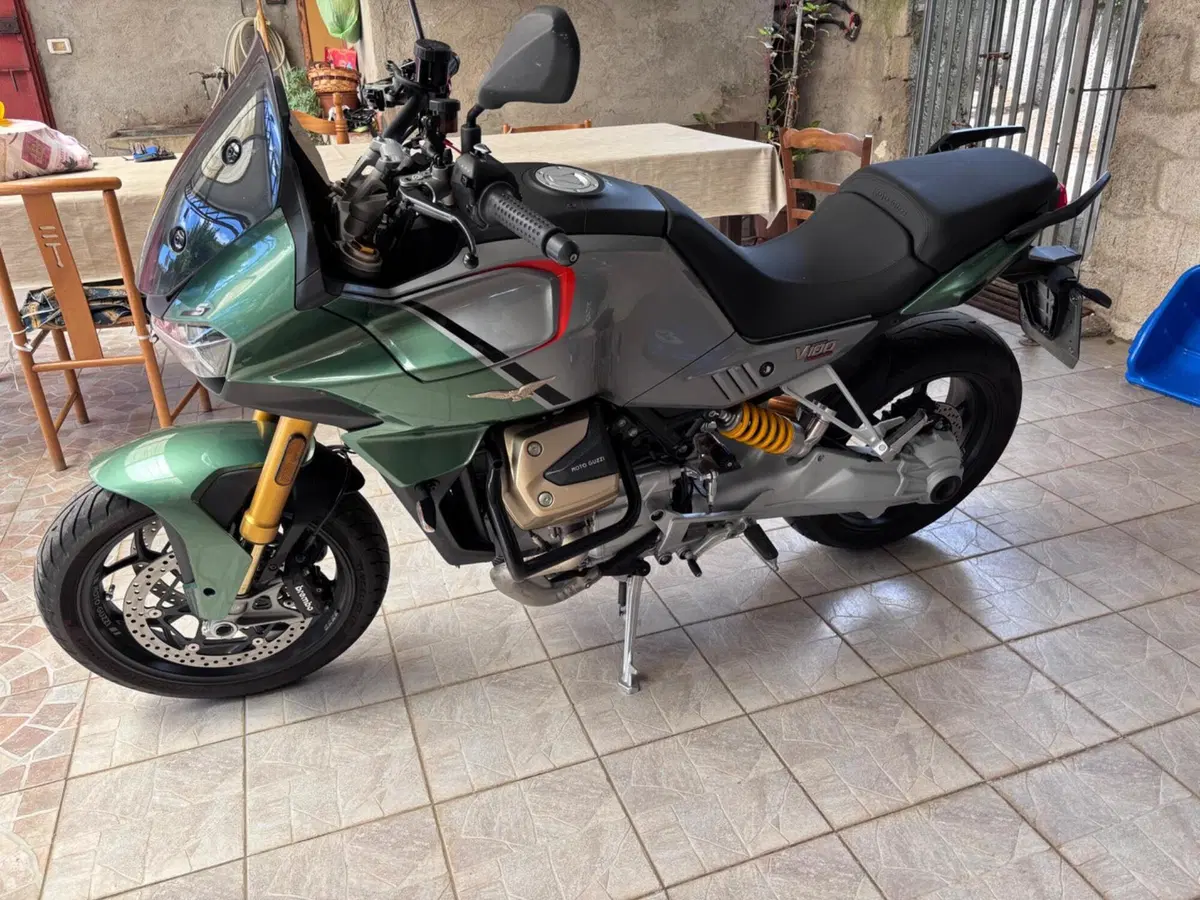 Moto Guzzi V100 Mandello S (2022 - 24) (7)