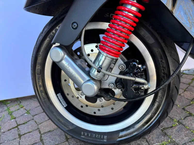 Vespa GTS 300 (2010 - 14) (5)